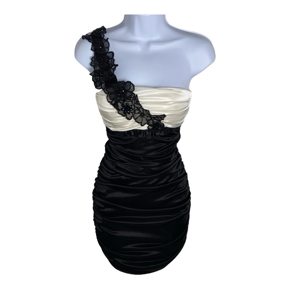 Windsor One Shoulder Strap Dress With Black Appliqué Flowers Size 11/12 Juniors